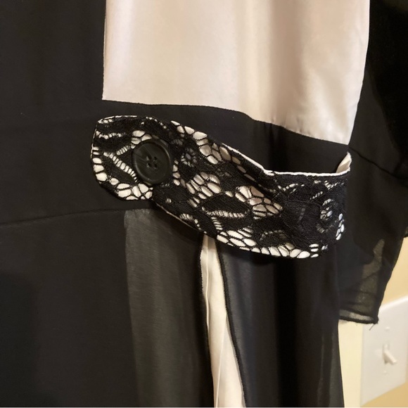 Plus color block mesh overlay pleated detail black white dress - Picture 2 of 8